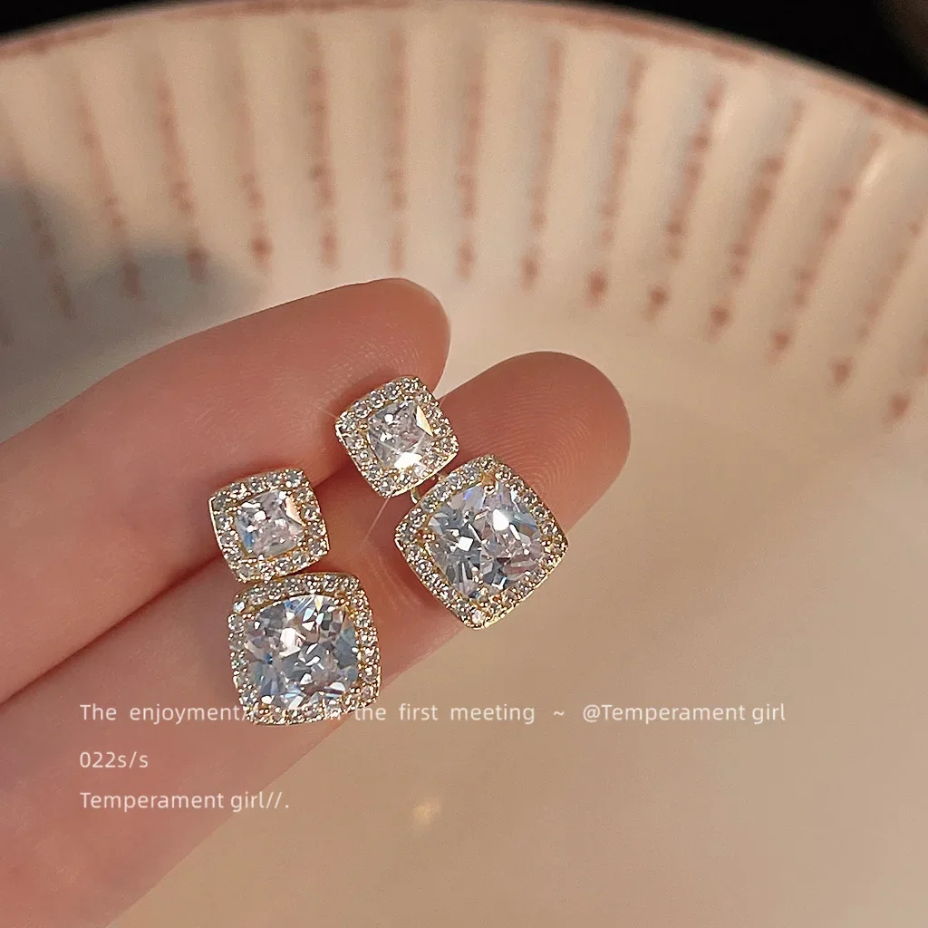 High-end Sense Square Geometric Stud Zircon Earrings