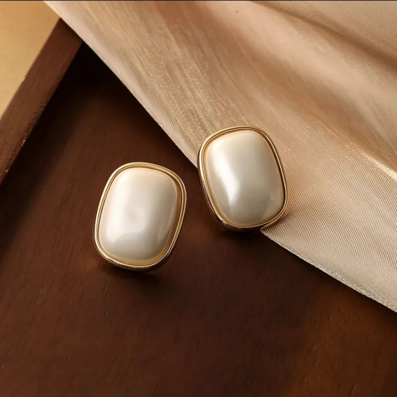 Retro French Baroque Fashion Geometric Square Pearl Stud Earrings