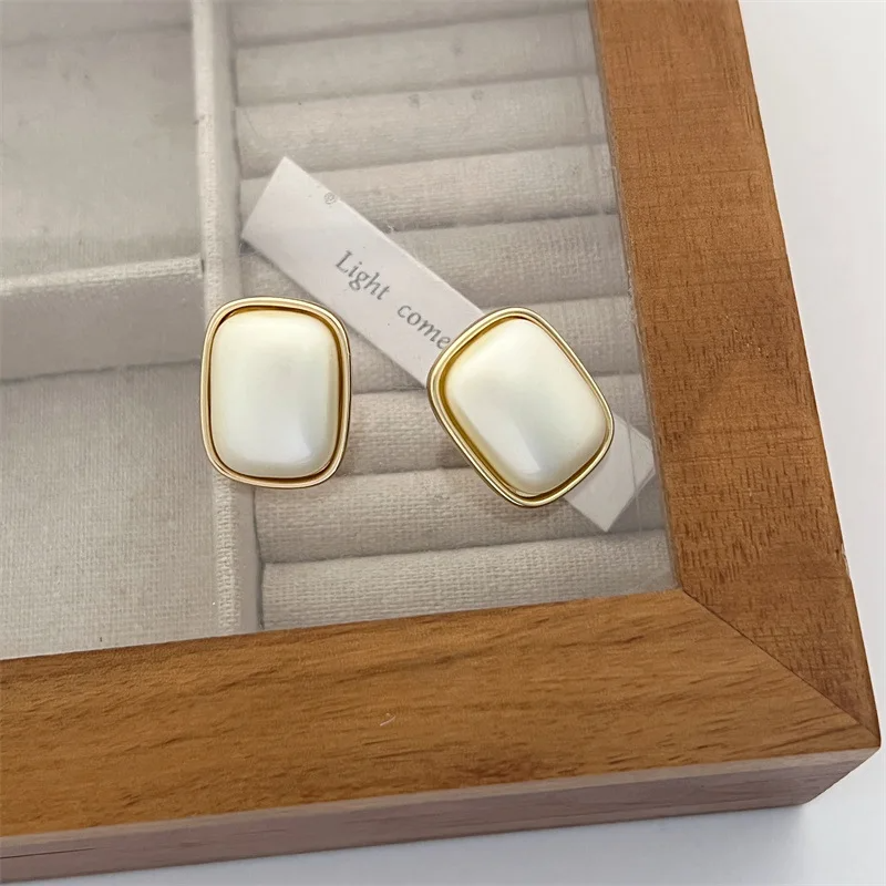 Retro French Baroque Fashion Geometric Square Pearl Stud Earrings